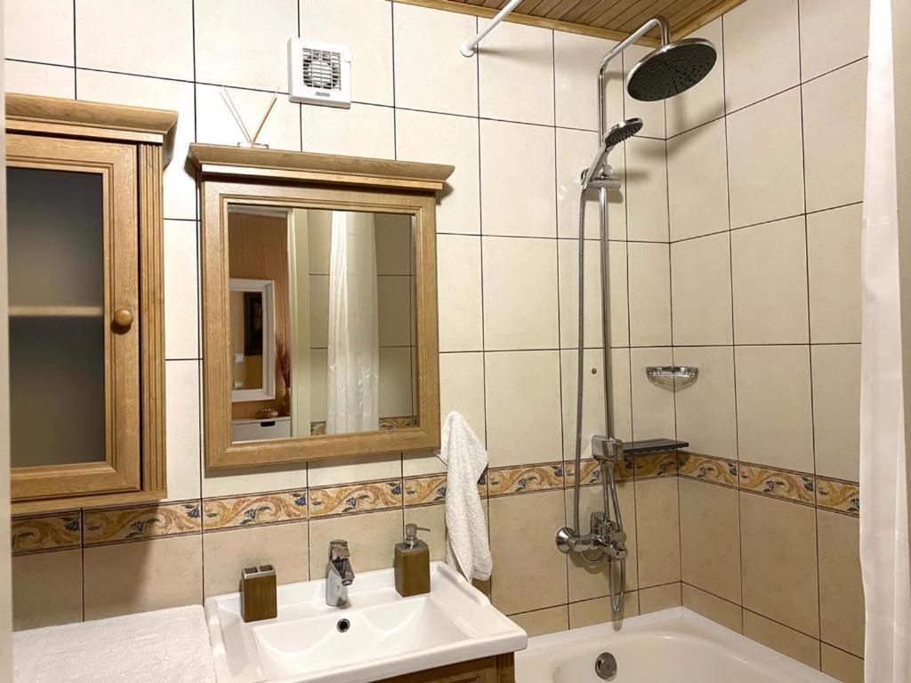 Roberto 3-Ju Kambariu Apartamentas Juodkranteje Экстерьер фото